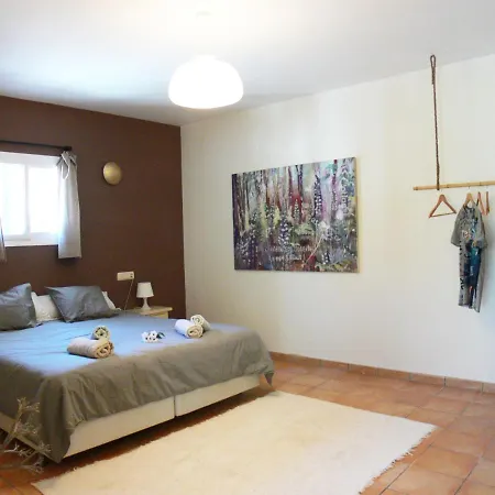 לינה וארוחת בוקר Vegan Pereila 3*