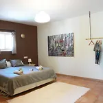 לינה וארוחת בוקר Vegan Pereila 3*